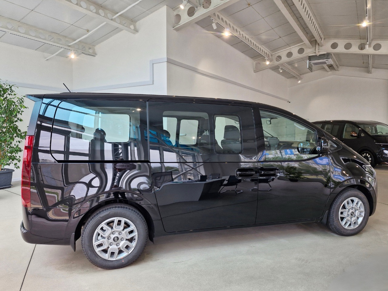 HYUNDAI STARIA BUSINESS PLUS | Хюндай Мотор Україна - фото 7