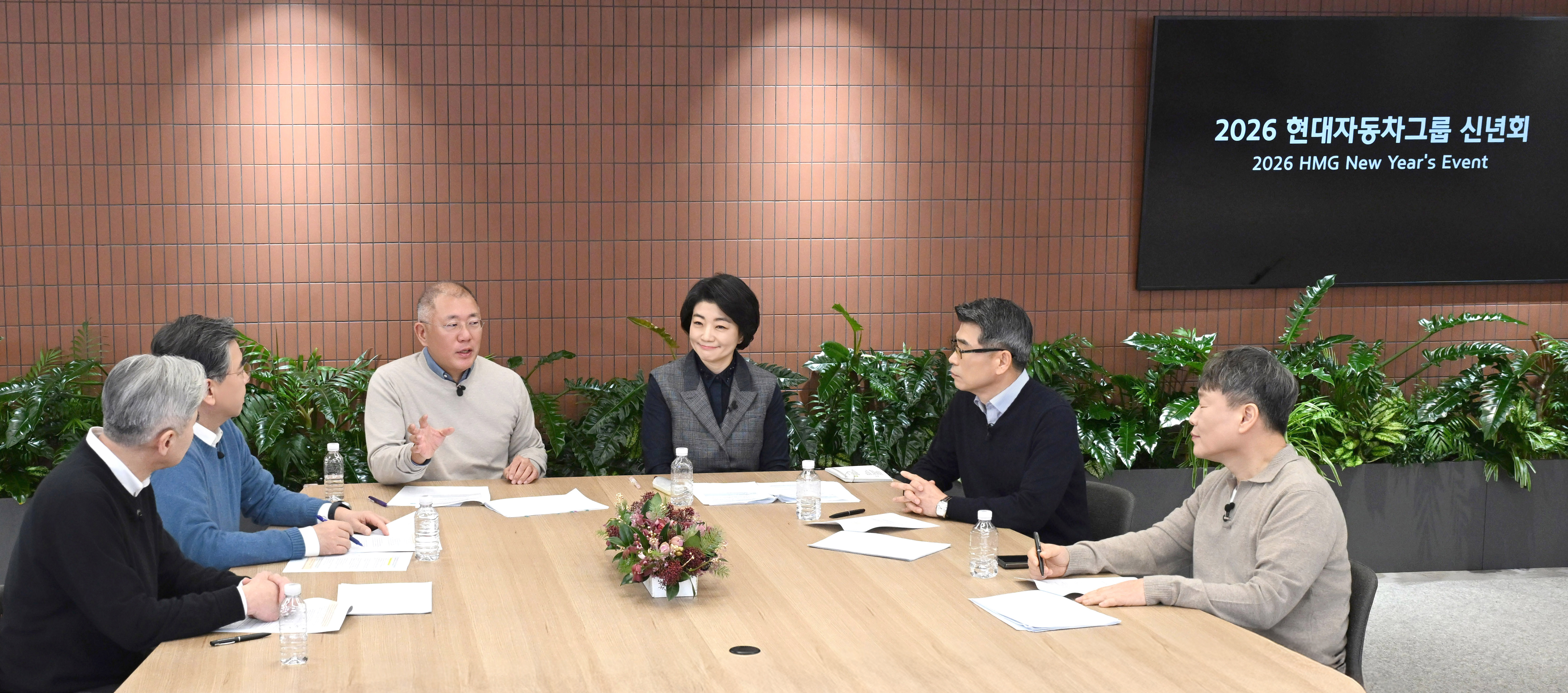 Голова Правління Hyundai Motor Group Чон Ійсон презентував бачення компанії на 2026 рік: клієнтоорієнтована трансформація та співпраця в екосистемі на основі штучного інтелекту | testplatform - фото 7