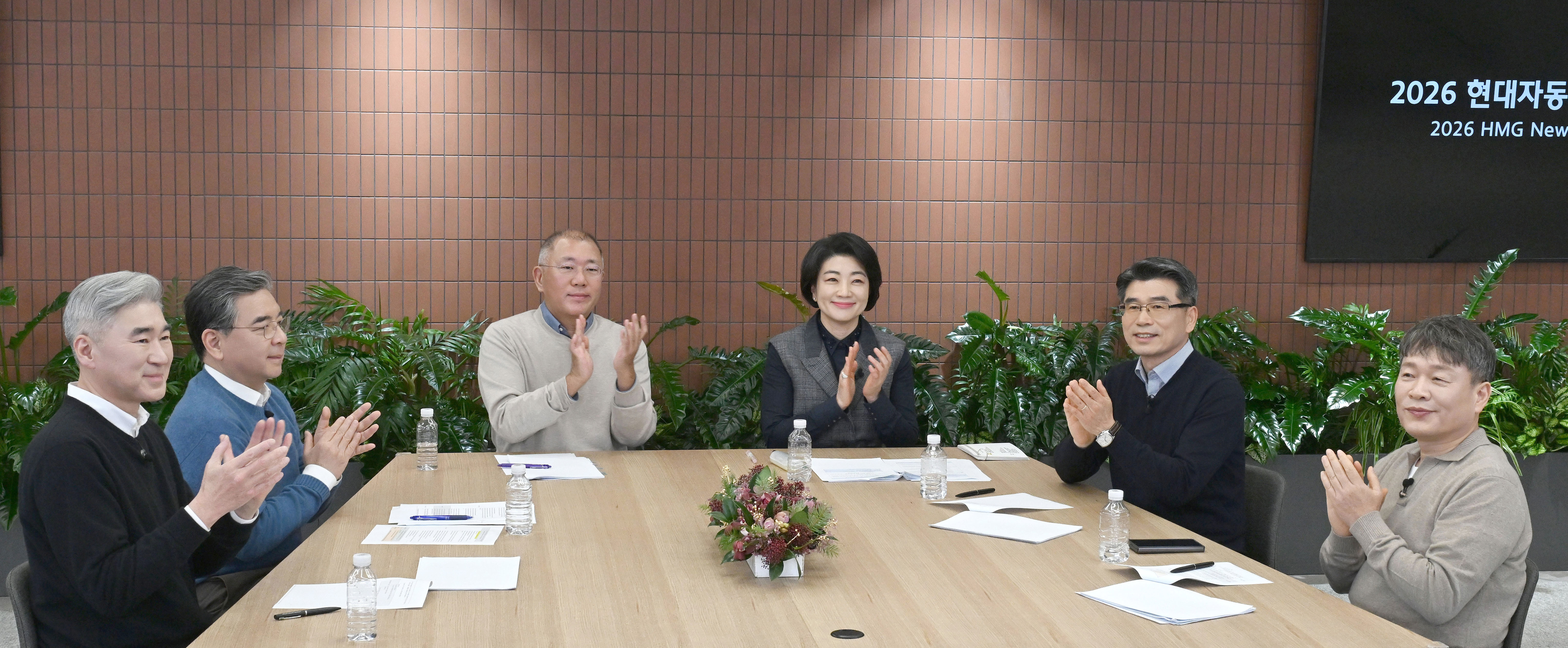 Голова Правління Hyundai Motor Group Чон Ійсон презентував бачення компанії на 2026 рік: клієнтоорієнтована трансформація та співпраця в екосистемі на основі штучного інтелекту | testplatform - фото 6